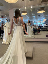 Load image into Gallery viewer, Stella York &#39;Ivory Gown with porcelain tulle plunge&#39; wedding dress size-10 NEW
