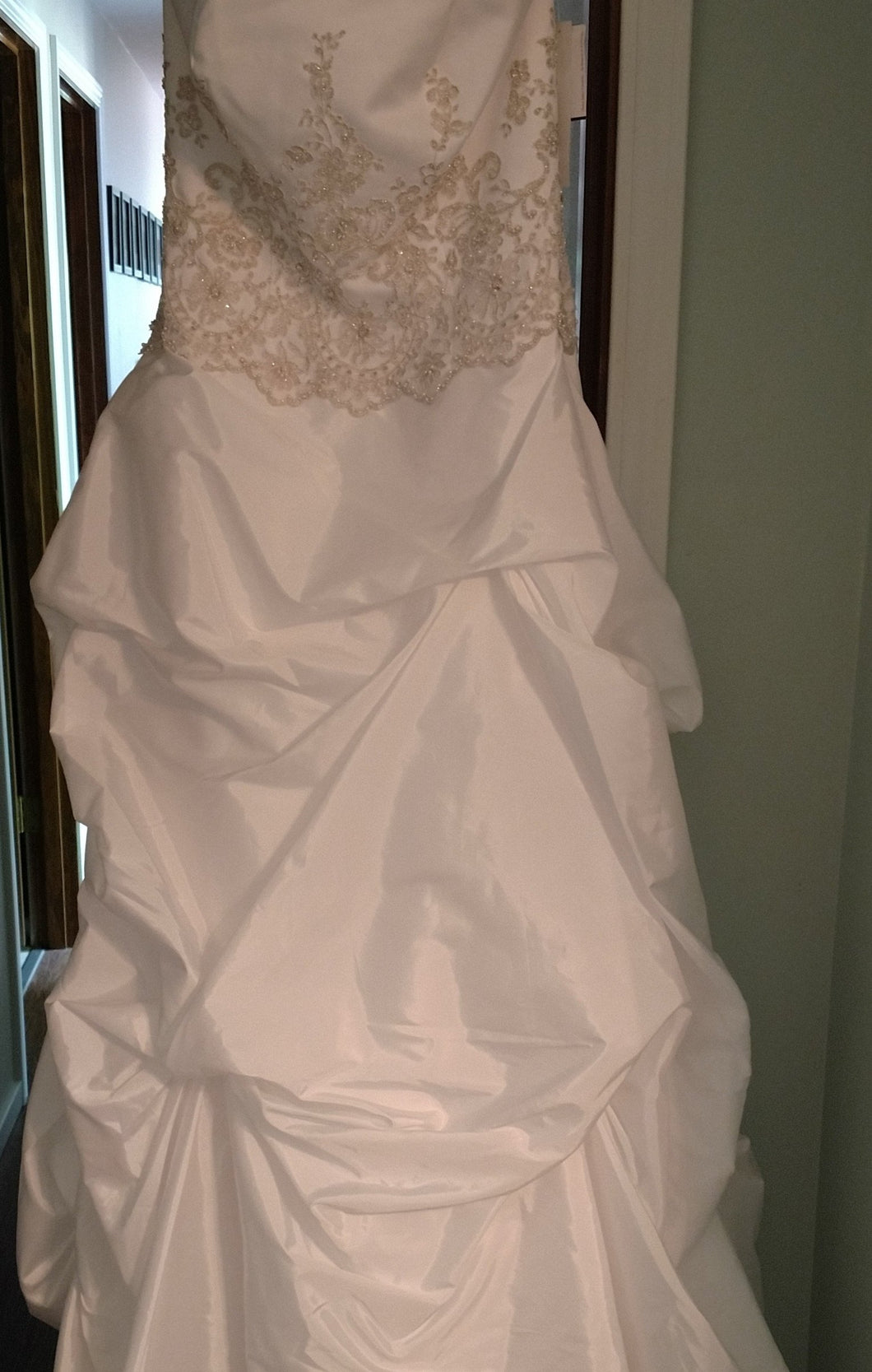 David's Bridal 'V9202' size 10 new wedding dress front view on hanger