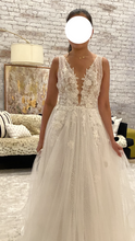 Load image into Gallery viewer, Lihi Hod &#39;Dreams by Lihi Hod Rene&#39; wedding dress size-04 NEW
