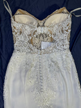 Load image into Gallery viewer, Galina Signature &#39;SV830&#39; wedding dress size-02 NEW
