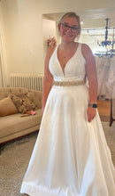 Load image into Gallery viewer, Morilee &#39;5875&#39; wedding dress size-12 NEW

