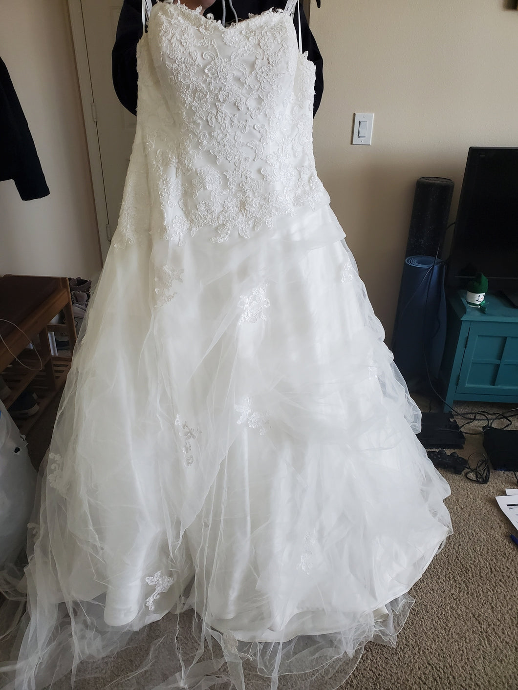 Sincerity '3797' wedding dress size-18 SAMPLE