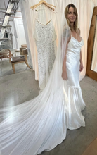 Load image into Gallery viewer, Grace Loves Lace &#39;Aura&#39; wedding dress size-08 NEW
