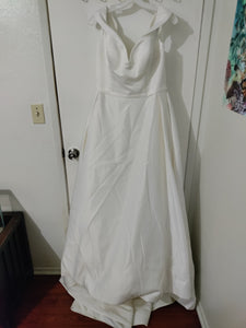 David's Bridal 'WG3979' wedding dress size-14 NEW