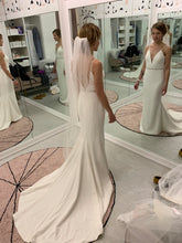 Load image into Gallery viewer, Theia &#39;Bruna &#39; wedding dress size-02 PREOWNED
