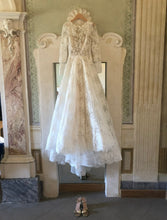 Load image into Gallery viewer, Monique Lhuillier &#39;The Sistine Gown&#39; wedding dress size-04 PREOWNED
