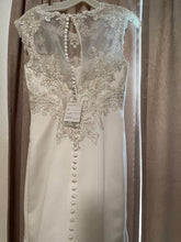 Load image into Gallery viewer, Jewel &#39;WG3731&#39; wedding dress size-04 NEW
