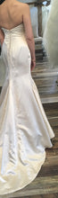 Load image into Gallery viewer, Matthew Christopher &#39;Vivian&#39; size 6 new wedding dress back view on bride
