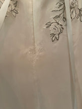 Load image into Gallery viewer, Liancarlo &#39;1890&#39; wedding dress size-06 NEW
