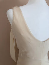 Load image into Gallery viewer, Christiana Couture &#39;Saskia&#39; size 2 used wedding dress back view on mannequin
