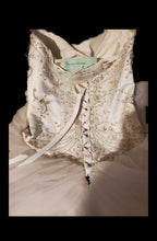 Load image into Gallery viewer, Alfred Angelo &#39;Fairy Tale Weddings&#39; wedding dress size-16 NEW
