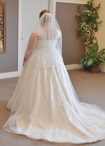 Maggie Sottero 'Honor' wedding dress size-20 PREOWNED
