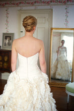 Load image into Gallery viewer, Watters &#39;Adelaide&#39; wedding dress size-04 PREOWNED
