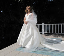 Load image into Gallery viewer, Rosa Clara &#39;Matisse&#39; wedding dress size-10 PREOWNED
