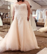 Load image into Gallery viewer, Alfred Angelo &#39;3010&#39; size 24 new wedding dress front view on bride
