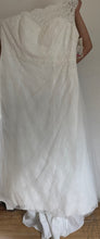 Load image into Gallery viewer, David&#39;s Bridal &#39;13030022&#39; wedding dress size-18 NEW
