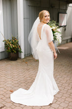 Load image into Gallery viewer, Vagabond &#39;Phoenix&#39; wedding dress size-08 PREOWNED
