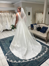 Load image into Gallery viewer, JUSTIN ALEXANDER &#39;44080&#39; wedding dress size-14 NEW
