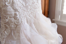Load image into Gallery viewer, Allure Bridals &#39;9254&#39; wedding dress size-08 PREOWNED
