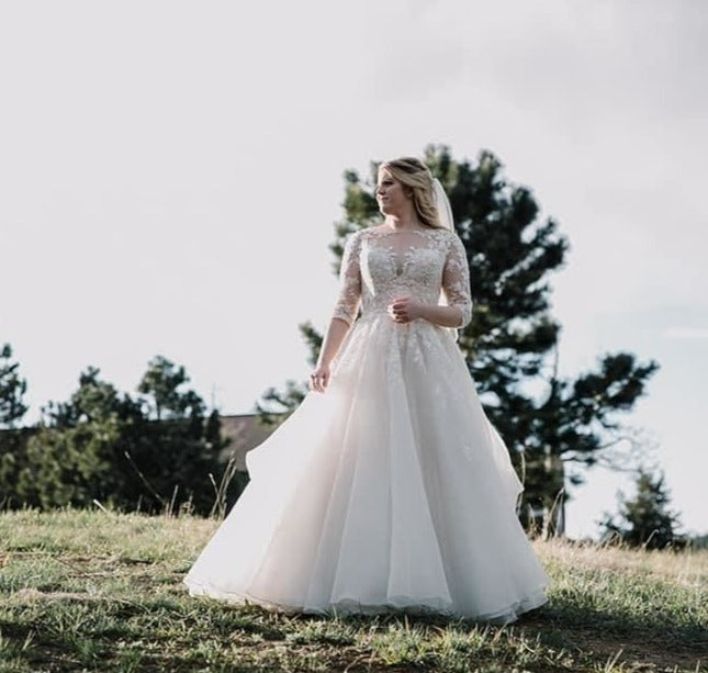 Mia Solano 'Pearle' wedding dress size-08 PREOWNED