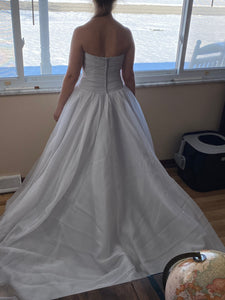 Vera Wang White 'VW351178' wedding dress size-06 NEW