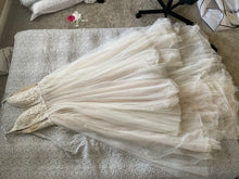 Load image into Gallery viewer, Madison James &#39;Mj456&#39; wedding dress size-06 PREOWNED
