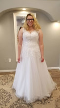 Load image into Gallery viewer, Mary&#39;s Designer Bridal Boutique &#39;6205&#39; wedding dress size-14 PREOWNED
