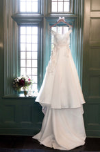 Load image into Gallery viewer, Marchesa &#39;Celeste&#39; wedding dress size-06 NEW
