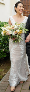 Whispers & Echoes '54523386' wedding dress size-06 PREOWNED