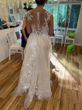 Load image into Gallery viewer, Winnie Couture &#39;Meridel 3292&#39; wedding dress size-04 NEW
