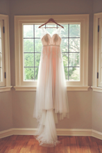 Load image into Gallery viewer, BHLDN &#39;37595295&#39; wedding dress size-02 PREOWNED
