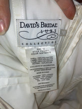 Load image into Gallery viewer, David&#39;s Bridal &#39;Luxe&#39; wedding dress size-12 PREOWNED
