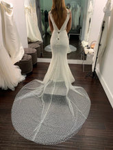 Load image into Gallery viewer, Pronovias &#39;Atelier constellation &#39; wedding dress size-02 NEW
