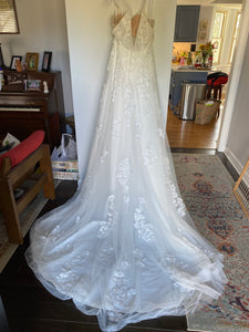 Essense of Australia 'Stella York #7065' wedding dress size-08 NEW