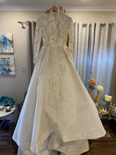 Load image into Gallery viewer, La maison bridal &#39;Ballerina&#39; wedding dress size-02 NEW
