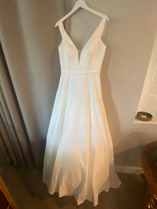 Essense of Australia 'D2761ZZ' wedding dress size-08 NEW