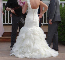 Load image into Gallery viewer, Maggie Sottero &#39;Divina&#39; wedding dress size-04 PREOWNED
