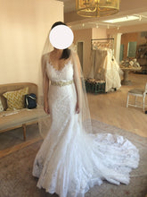 Load image into Gallery viewer, Watters &#39;Janan 5017b&#39; wedding dress size-00 PREOWNED
