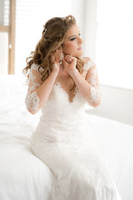 Load image into Gallery viewer, Allure &#39;9506&#39; size 10 used wedding dress front view on bride
