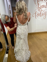 Load image into Gallery viewer, Tara Keely &#39;Sofia&#39; wedding dress size-04 PREOWNED
