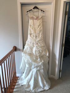 Alfred Angelo 'Disney Collection Ariel ' wedding dress size-06 PREOWNED