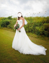Load image into Gallery viewer,  &#39;Unknown&#39; wedding dress size-06 PREOWNED
