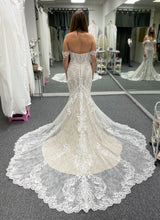 Load image into Gallery viewer, Essense of Australia &#39;D2988IV&#39; wedding dress size-06 PREOWNED
