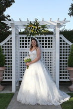 Load image into Gallery viewer, Maggie Sottero &#39;unknown&#39; wedding dress size-14 PREOWNED
