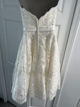 Load image into Gallery viewer, Allure Bridals &#39;2866&#39; wedding dress size-06 PREOWNED
