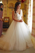 Load image into Gallery viewer, Tara Keely &#39;2700&#39; wedding dress size-06 PREOWNED
