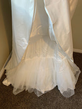 Load image into Gallery viewer, tulle &#39;Erin&#39; wedding dress size-08 SAMPLE
