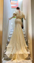 Load image into Gallery viewer, Danielle Frankel &#39;Berthe&#39; wedding dress size-06 NEW
