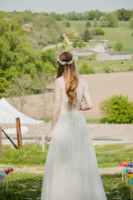 Load image into Gallery viewer, Leanne Marshall &#39;Danielle&#39; wedding dress size-00 PREOWNED
