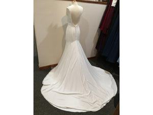Allure Bridals '3101' size 10 new wedding dress back view on mannequin 